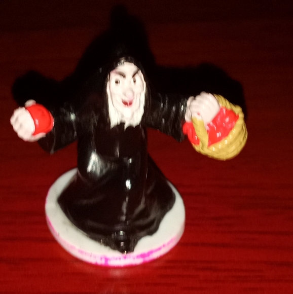Vintage bad Witch from Disney Snow White and the 7 dwarf's - Picture 2 of 3